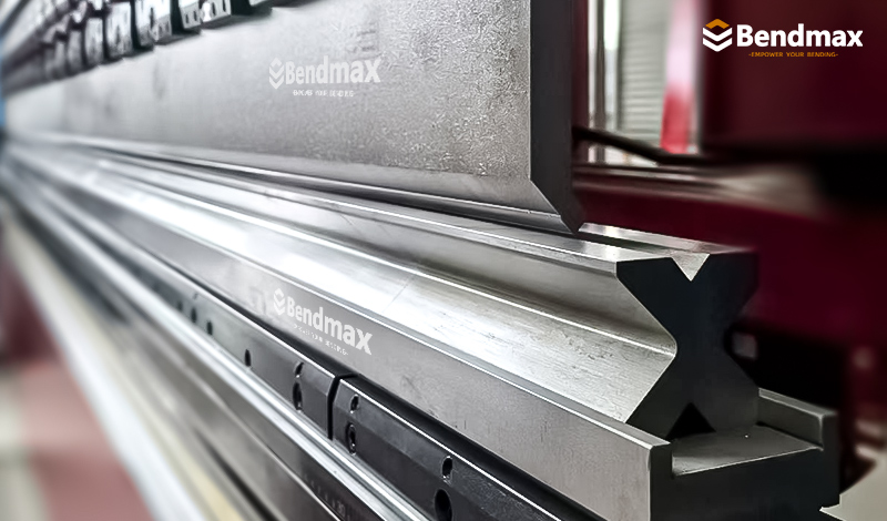 Как выбрать подходящую оснастку для листогибочного пресса в зависимости от силы гибки