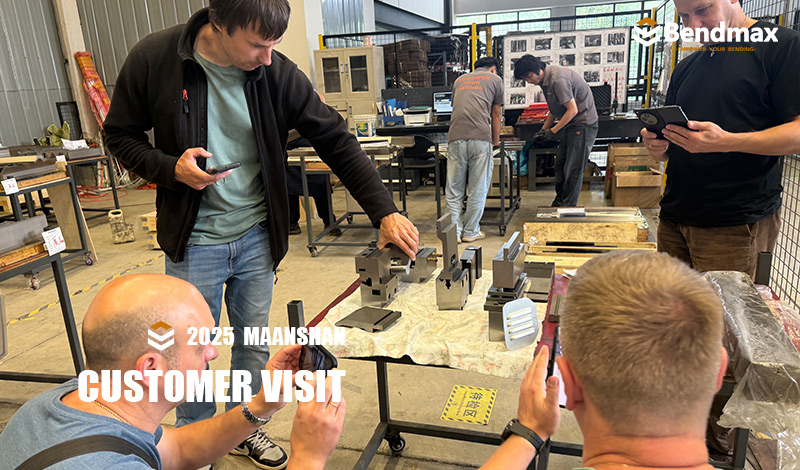 Компания Custom Press Lift Tooling Solutions впечатлила российского клиента образцами своей продукции на выставке.